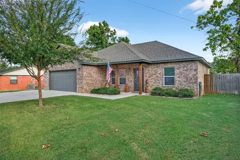 307 Brockett St, Collinsville, TX 76233