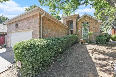 5924 Canberra Ln, Arlington, TX 76017