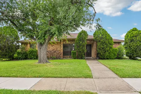 5605 Blair Oaks Dr, The Colony, TX 75056