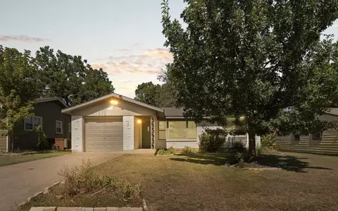 107 Hilltop Dr, Grandview, TX 76050
