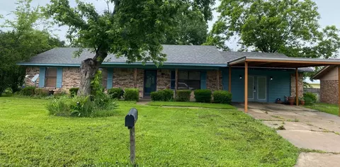 603 W 11th St W, Clarksville, TX 75426