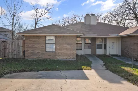 704 Woodland Ct, Kennedale, TX 76060