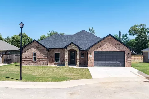 717 Cobblestone Cir, Mabank, TX 75147