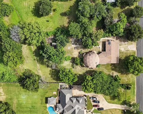 2609 Woodson Dr, Bedford, TX 76021