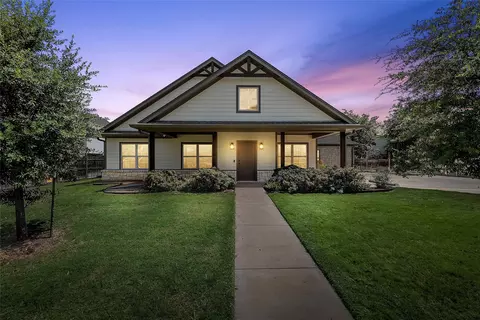 2114 S 11th St, Waco, TX 76706