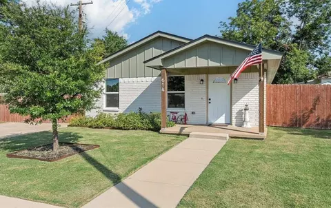 614 W 3rd St, Mcgregor, TX 76657