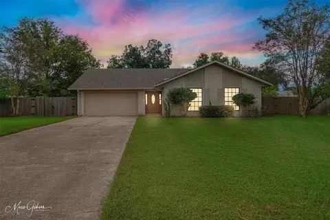 304 Walnut Cir, Bossier City, LA 71111