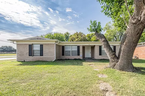 101 S Valera Ct, Fort Worth, TX 76134