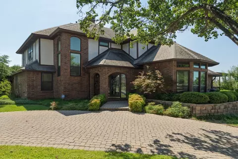 500 Green River Trl, Fort Worth, TX 76103