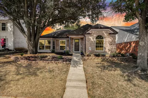 840 Chaparral Dr, Grand Prairie, TX 75052