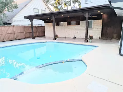 202 Merribrook Trl, Duncanville, TX 75116