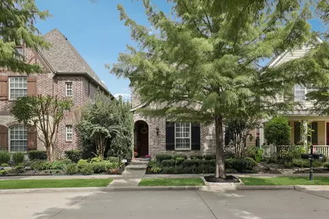2253 Longwood Dr, Carrollton, TX 75010