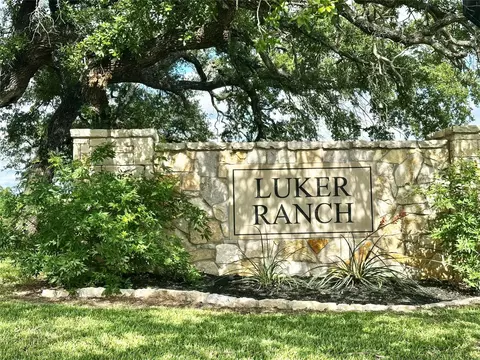 636 R C Luker Ct, Granbury, TX 76048