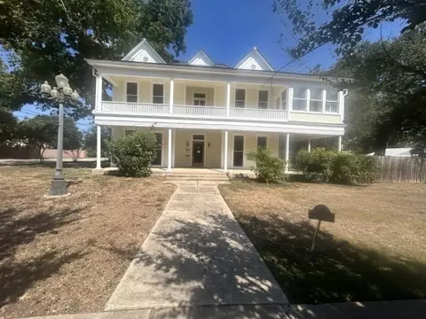 605 Saint Matthew St, Gonzales, TX 78629