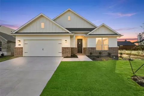 1240 Sabine River Ln, Springtown, TX 76082
