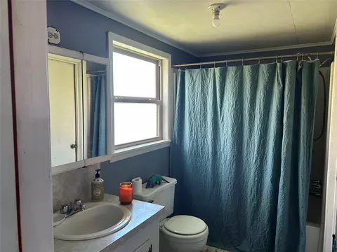Bath - 401 Ridge Row, Many, LA 71449 photo 1 of 1