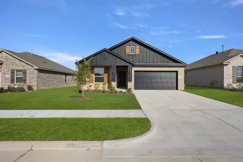1906 Cheyenne Dr, Cleburne, TX 76033