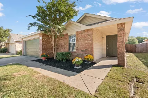 1129 Cottonwood Dr, Crowley, TX 76036