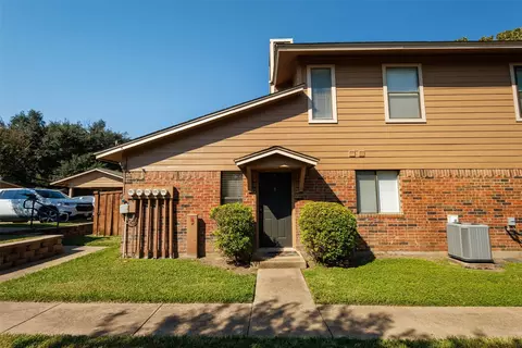 5640 Cedar Creek Dr, Benbrook, TX 76109