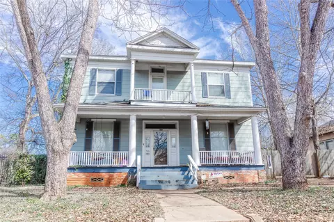 710 S Magnolia St, Palestine, TX 75801