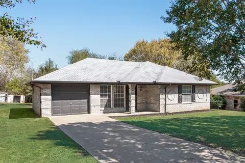 Exterior - 206 E Maple St, Keene, TX 76059 photo 2 of 7