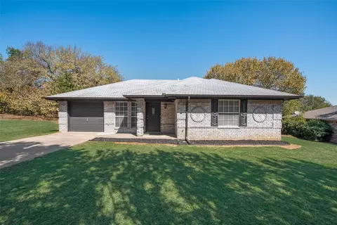 Exterior - 206 E Maple St, Keene, TX 76059 photo 3 of 7