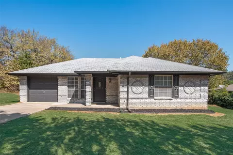 206 E Maple St, Keene, TX 76059