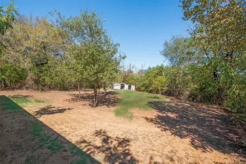 Exterior - 206 E Maple St, Keene, TX 76059 photo 5 of 7