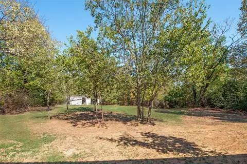 Exterior - 206 E Maple St, Keene, TX 76059 photo 4 of 7