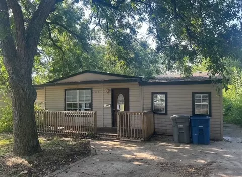 3008 Scottsbluff Dr, Dallas, TX 75228