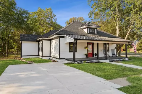 301 E Bois D Arc, Leonard, TX 75452