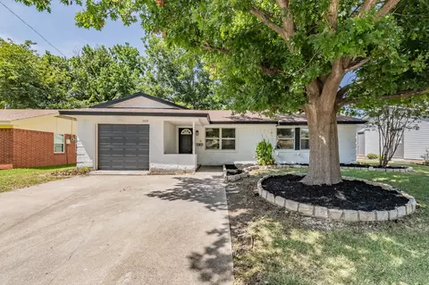 1509 Meadowcrest Dr, Garland, TX 75042
