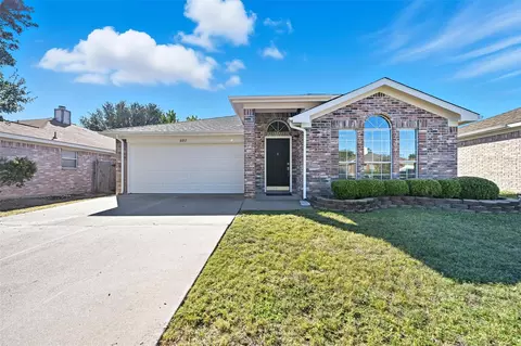 8057 Summer Sun Dr, Fort Worth, TX 76137