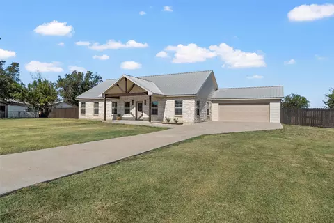 Exterior - 805 N Main St, Mcgregor, TX 76657 photo 3 of 11