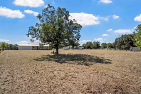 Exterior - 805 N Main St, Mcgregor, TX 76657 photo 10 of 11