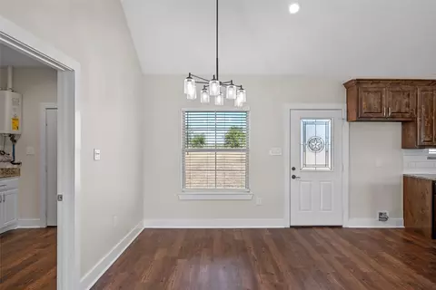 Entry Way - 805 N Main St, Mcgregor, TX 76657 photo 2 of 2