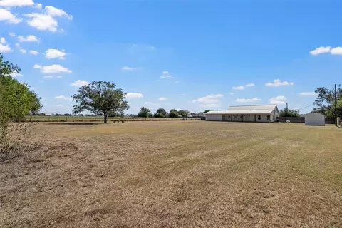 Exterior - 805 N Main St, Mcgregor, TX 76657 photo 11 of 11