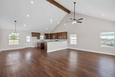 Living - 805 N Main St, Mcgregor, TX 76657 photo 1 of 5