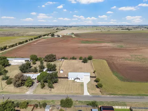 View/Area - 805 N Main St, Mcgregor, TX 76657 photo 5 of 7