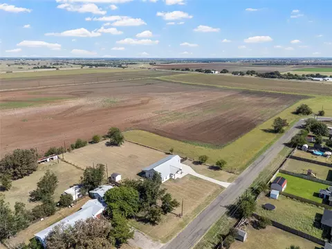 View/Area - 805 N Main St, Mcgregor, TX 76657 photo 6 of 7