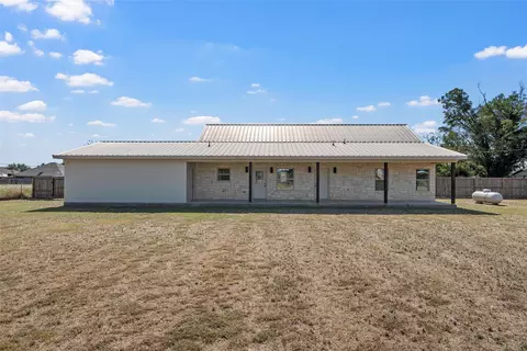 Exterior - 805 N Main St, Mcgregor, TX 76657 photo 8 of 11