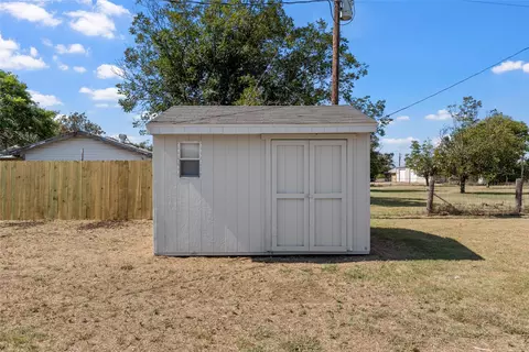 Other - 805 N Main St, Mcgregor, TX 76657 photo 4 of 4