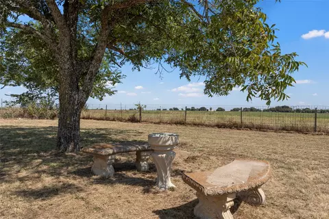 Exterior - 805 N Main St, Mcgregor, TX 76657 photo 9 of 11