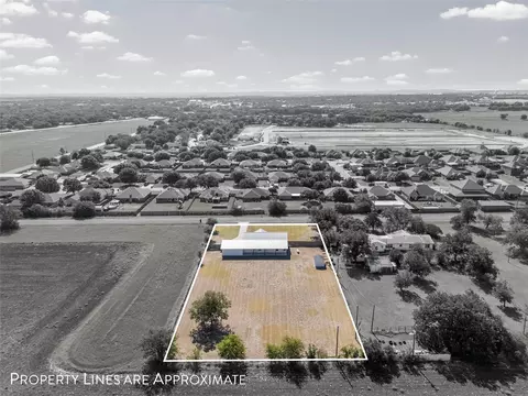 View/Area - 805 N Main St, Mcgregor, TX 76657 photo 4 of 7