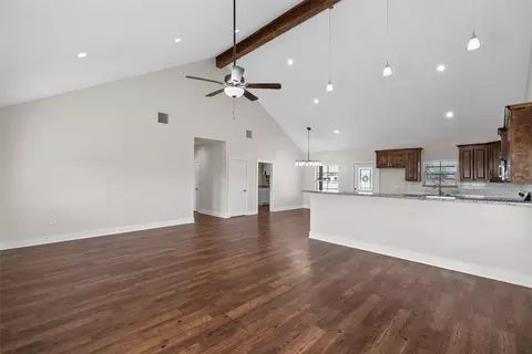 Living - 805 N Main St, Mcgregor, TX 76657 photo 5 of 5