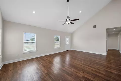 Living - 805 N Main St, Mcgregor, TX 76657 photo 2 of 5