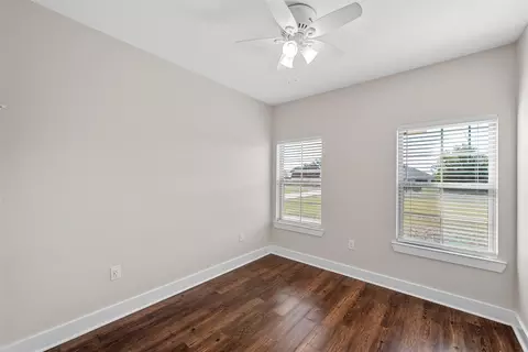 Bedroom - 805 N Main St, Mcgregor, TX 76657 photo 4 of 5