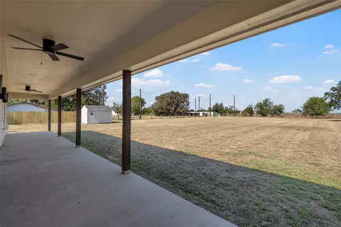 Exterior - 805 N Main St, Mcgregor, TX 76657 photo 6 of 11
