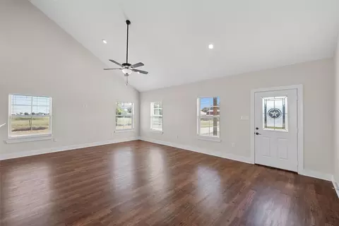Living - 805 N Main St, Mcgregor, TX 76657 photo 3 of 5