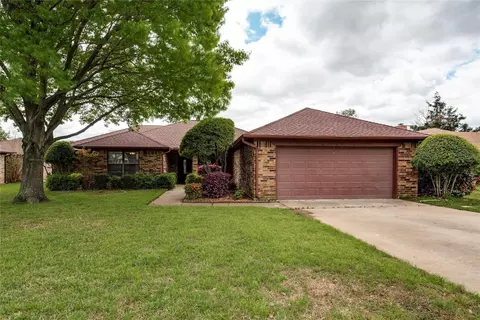 8966 Hialeah Cir S, North Richland Hills, TX 76182